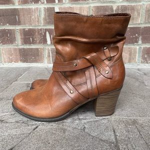 NWT Brown heeled ankle booties size 7